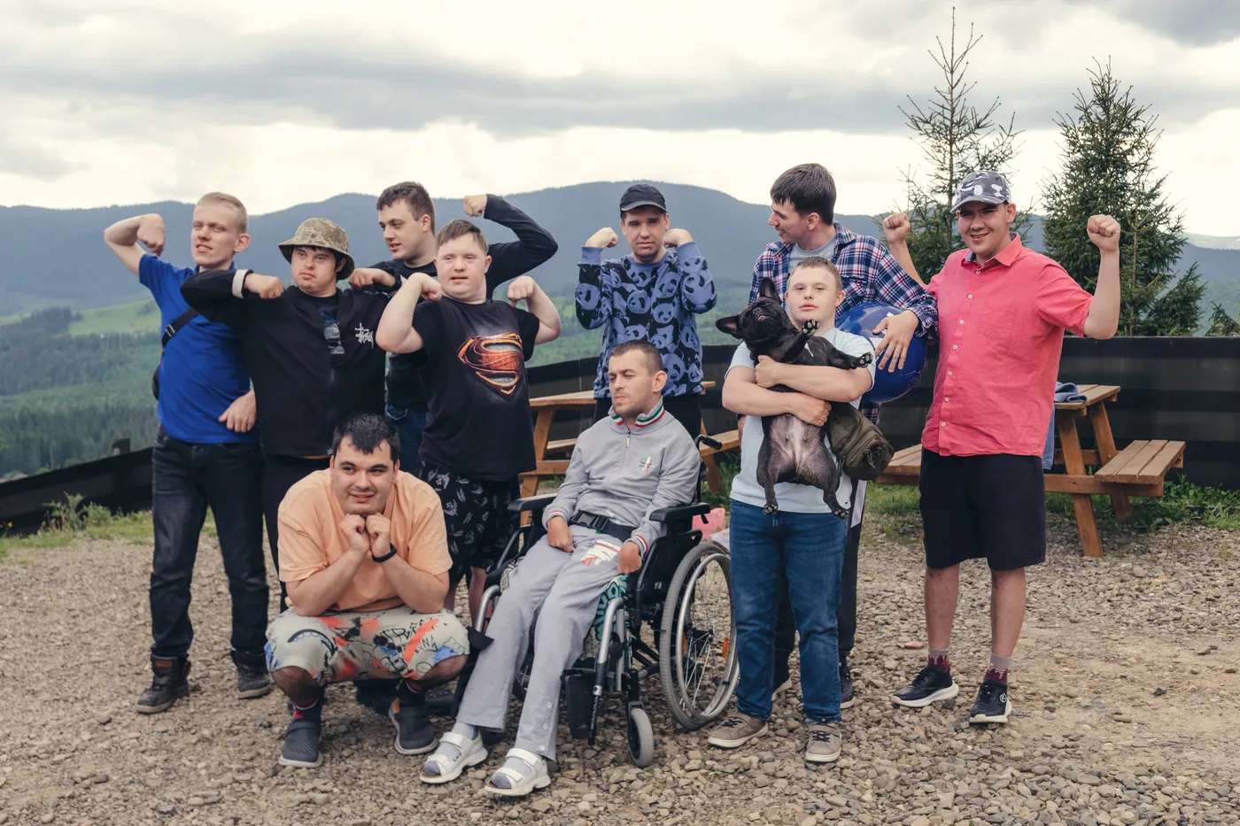 Команда Capernaum на тлі Карпат